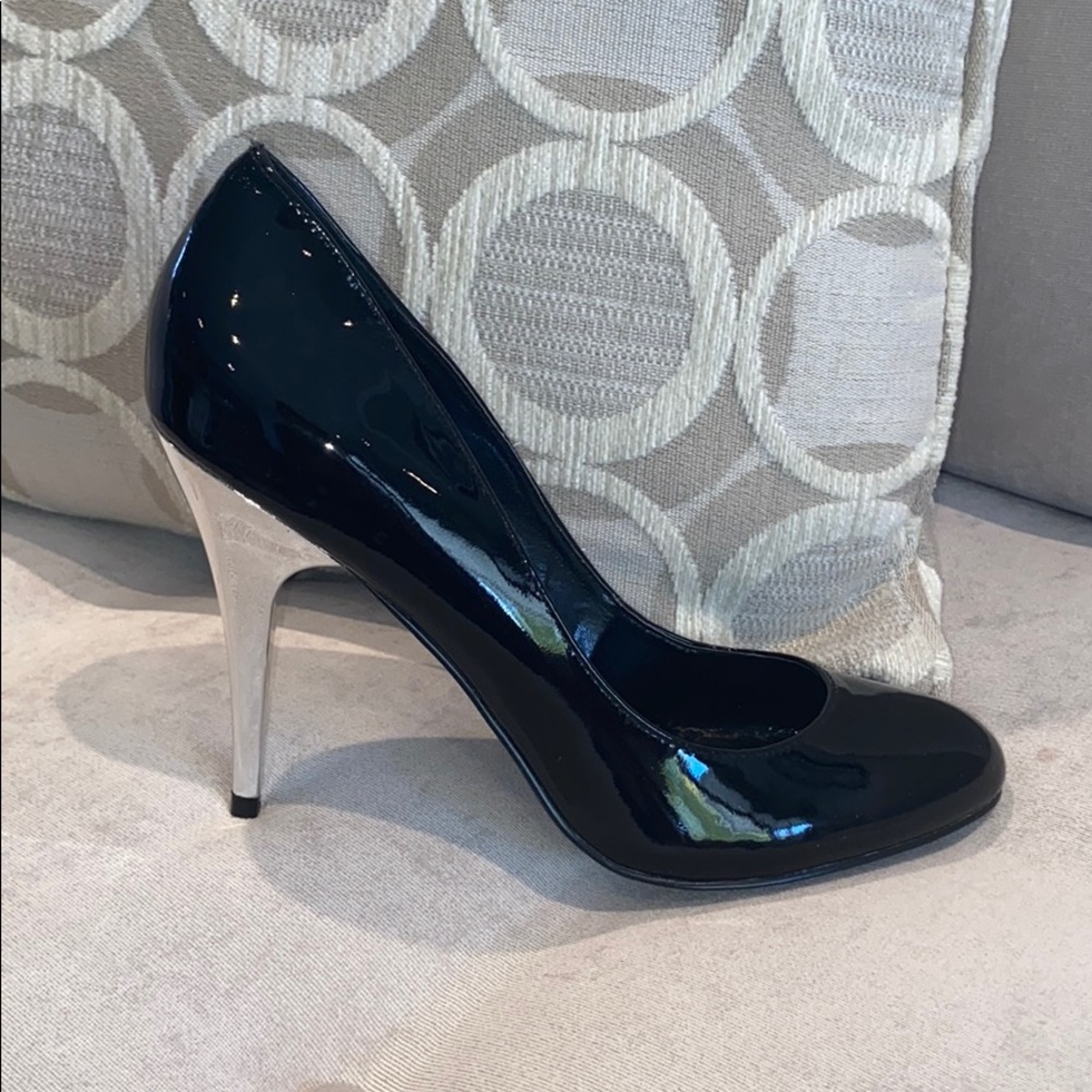 NWOT Steve Madden black patent pumps